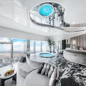 Sky Tower Z Jakuzzi Przy Oknie Wrocław